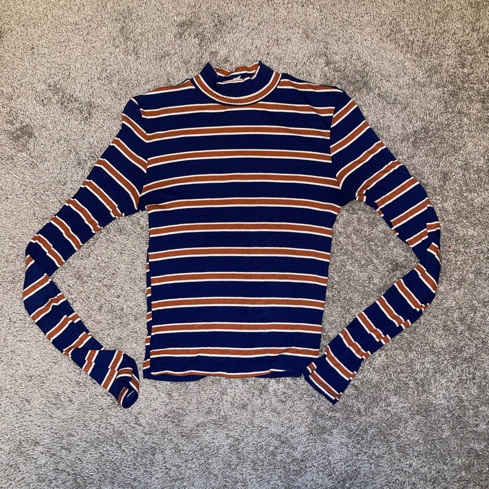 Long sleeve crop top